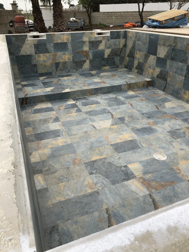 Maçon Nîmes construction piscine