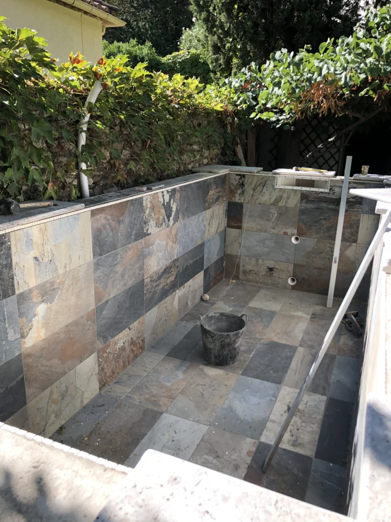 Maçon Nîmes construction piscine