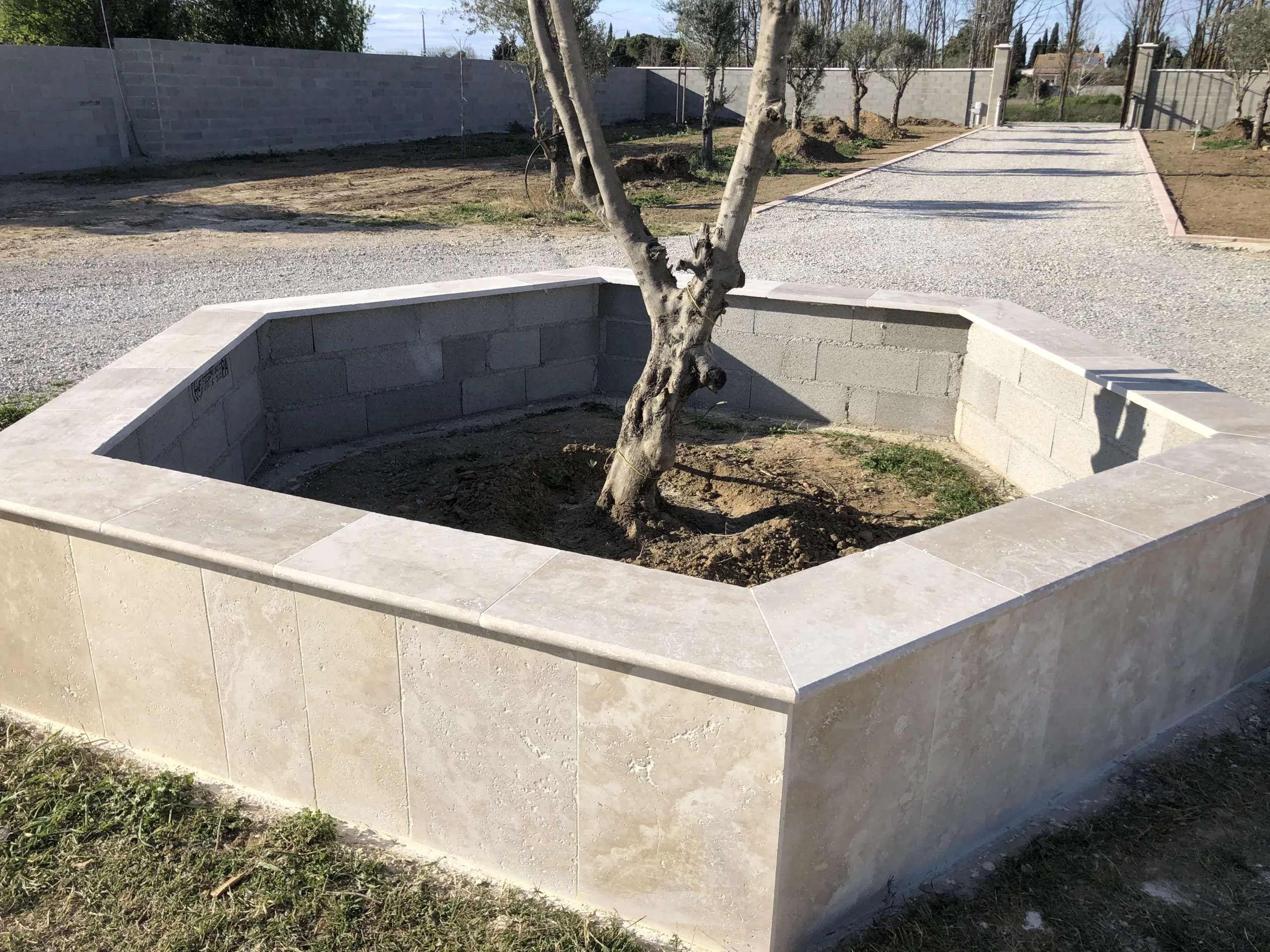 Maçon Nîmes construction rond point jardin